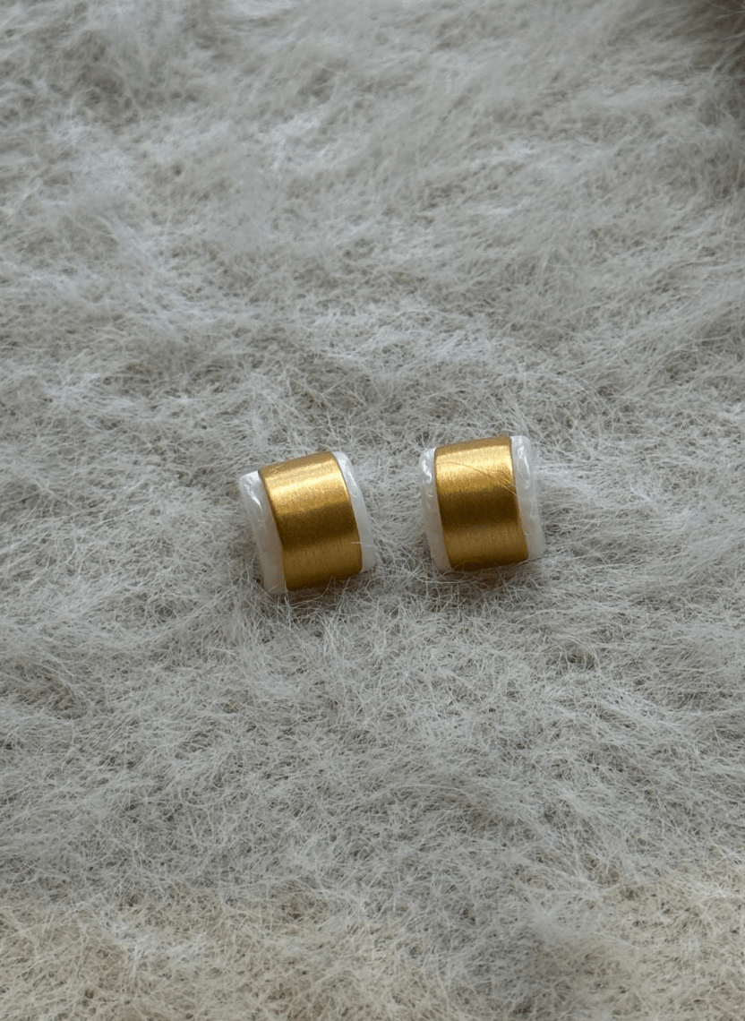 Elegant Curve Stud Earrings - EEM-EAR-006 - Luxeria