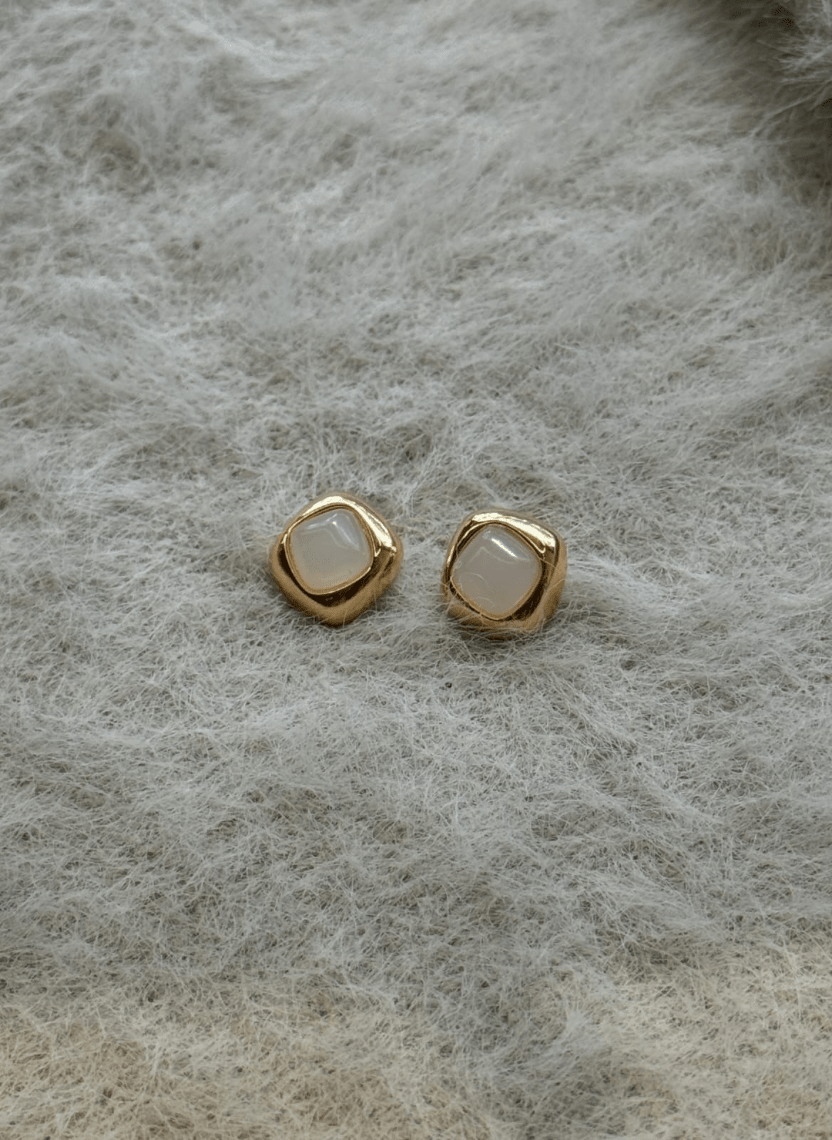 Elegant Pearl Stud Earrings - LUXEAR-AA20-2 - Luxeria