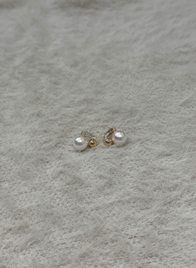 Elegant Pearl Stud Earrings - NAK-EAR-005 - Luxeria