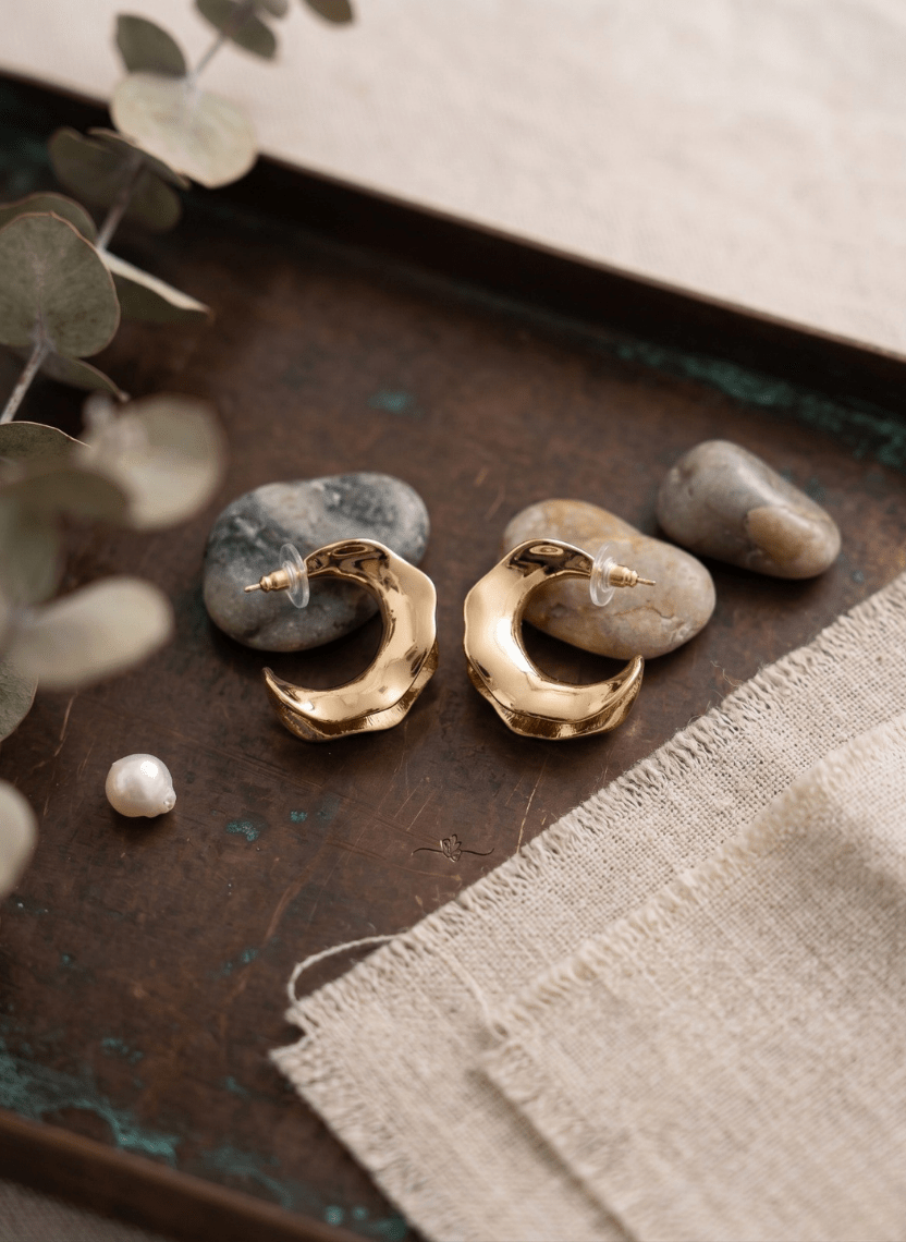 Golden Curved Earrings - LUXEAR-AA27-2 - Luxeria