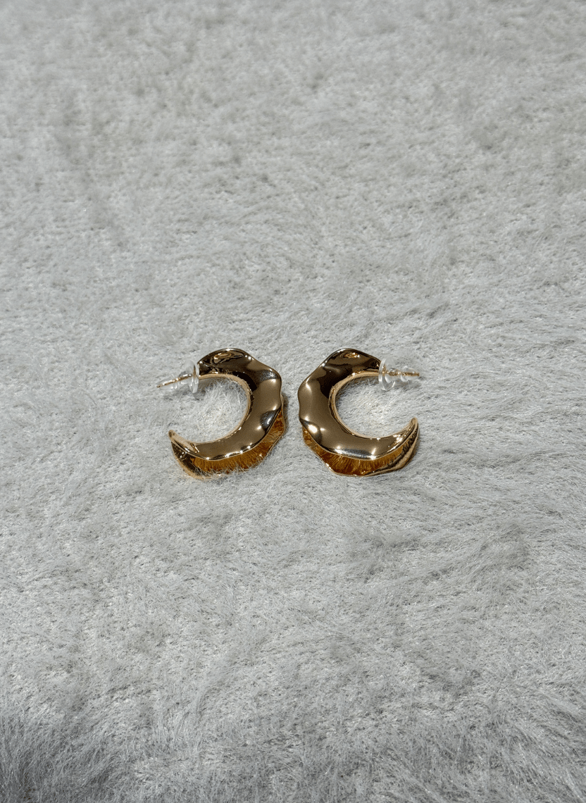 Golden Curved Earrings - LUXEAR-AA27-2 - Luxeria