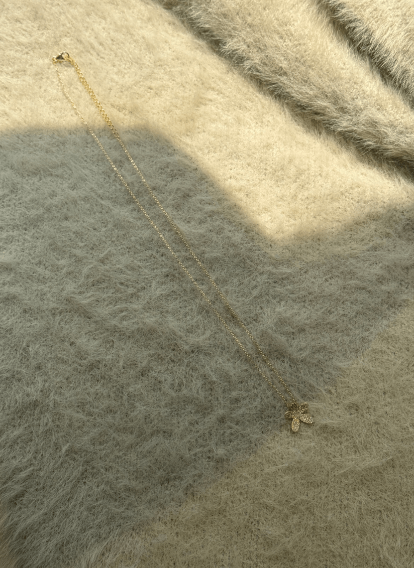 Golden Daisy Charm Necklace - LUXCHA-D2-47 - Luxeria