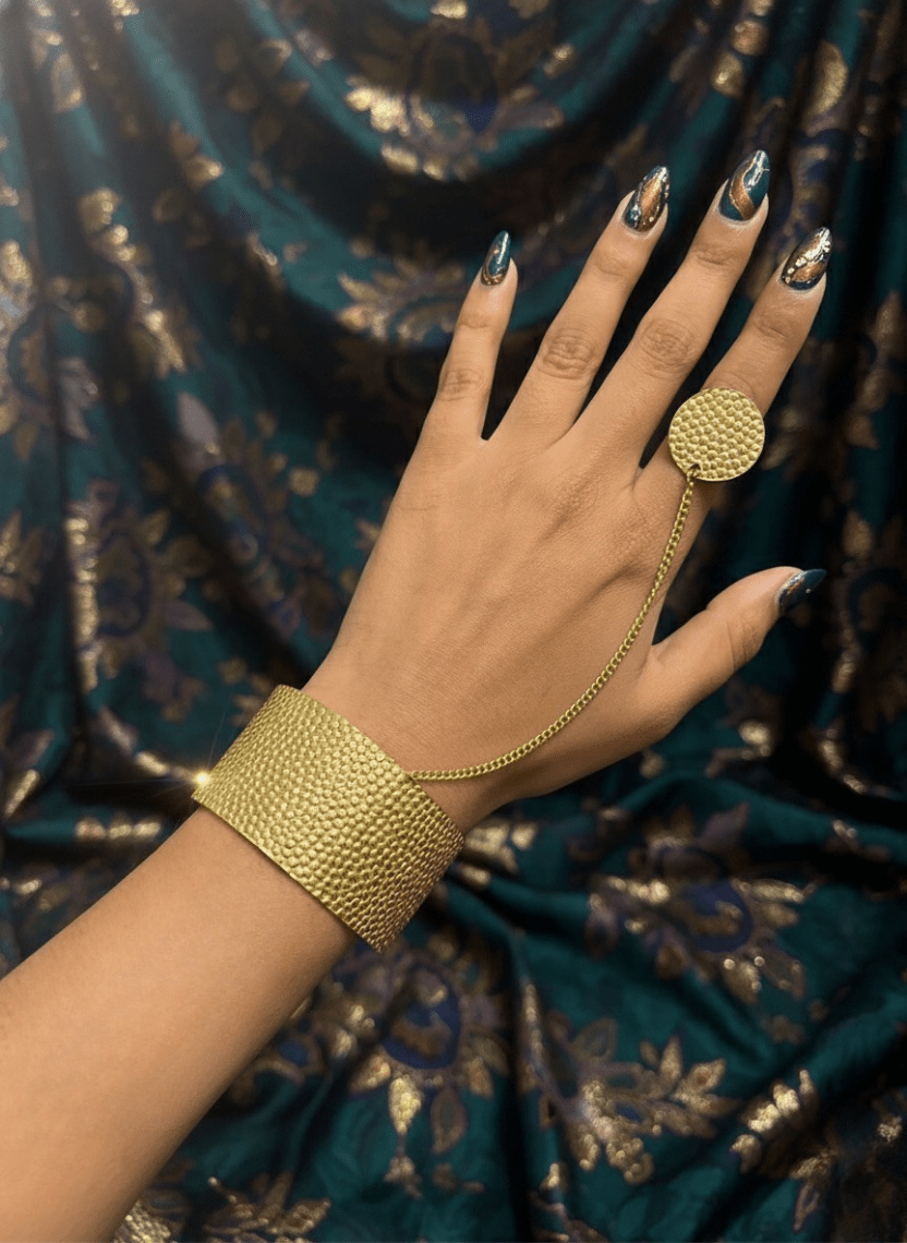 Highness Hathphool Hammered Brass Cuff - WEB-K-23 - Luxeria